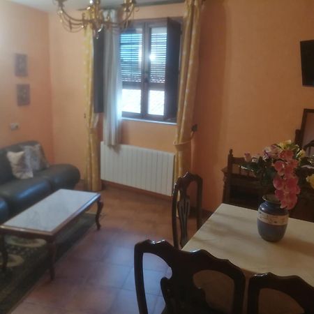 Apartamentos Turisticos Villa Y Corte Ampudia Dış mekan fotoğraf
