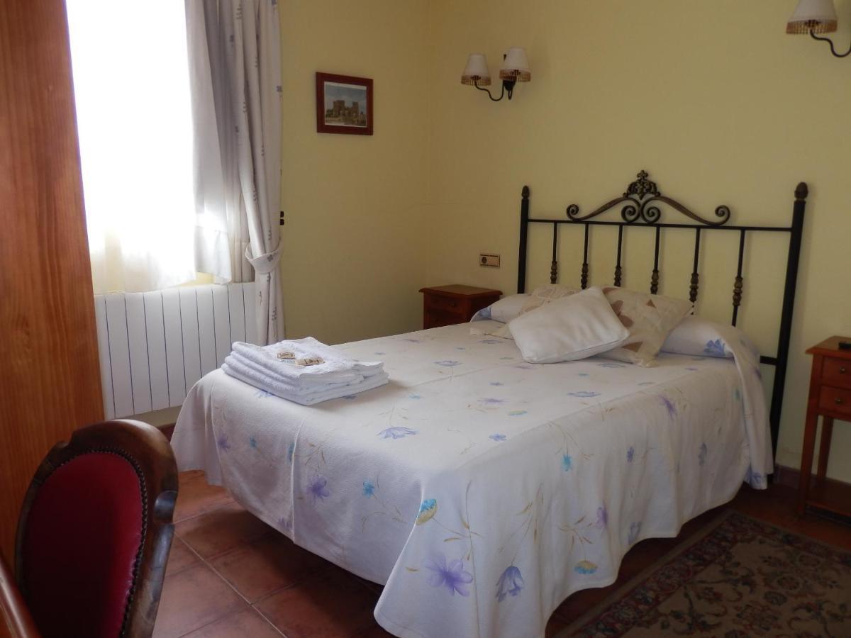 Apartamentos Turisticos Villa Y Corte Ampudia Dış mekan fotoğraf
