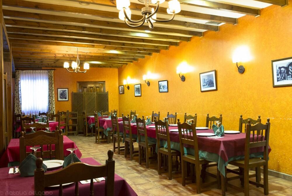 Apartamentos Turisticos Villa Y Corte Ampudia Dış mekan fotoğraf