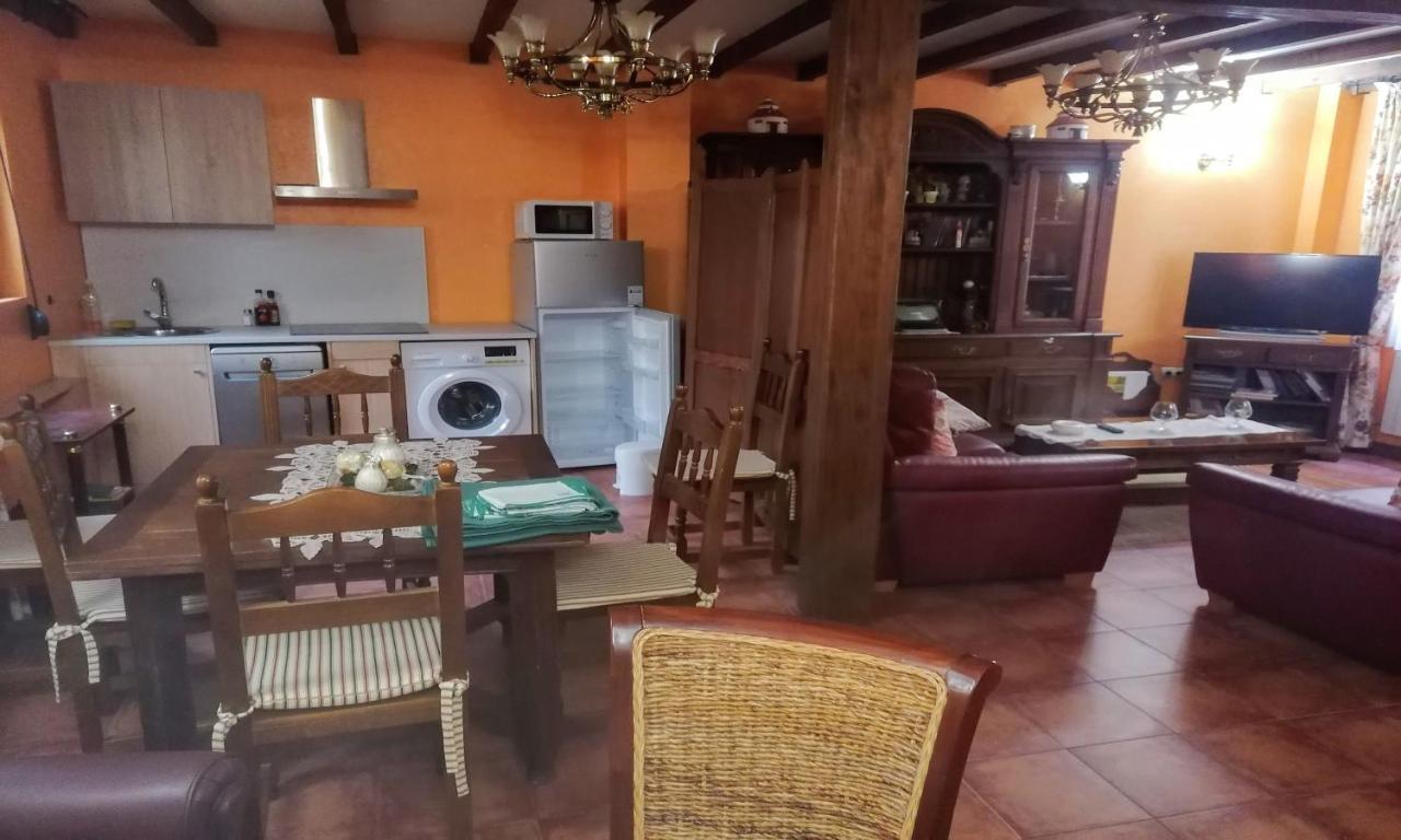 Apartamentos Turisticos Villa Y Corte Ampudia Dış mekan fotoğraf