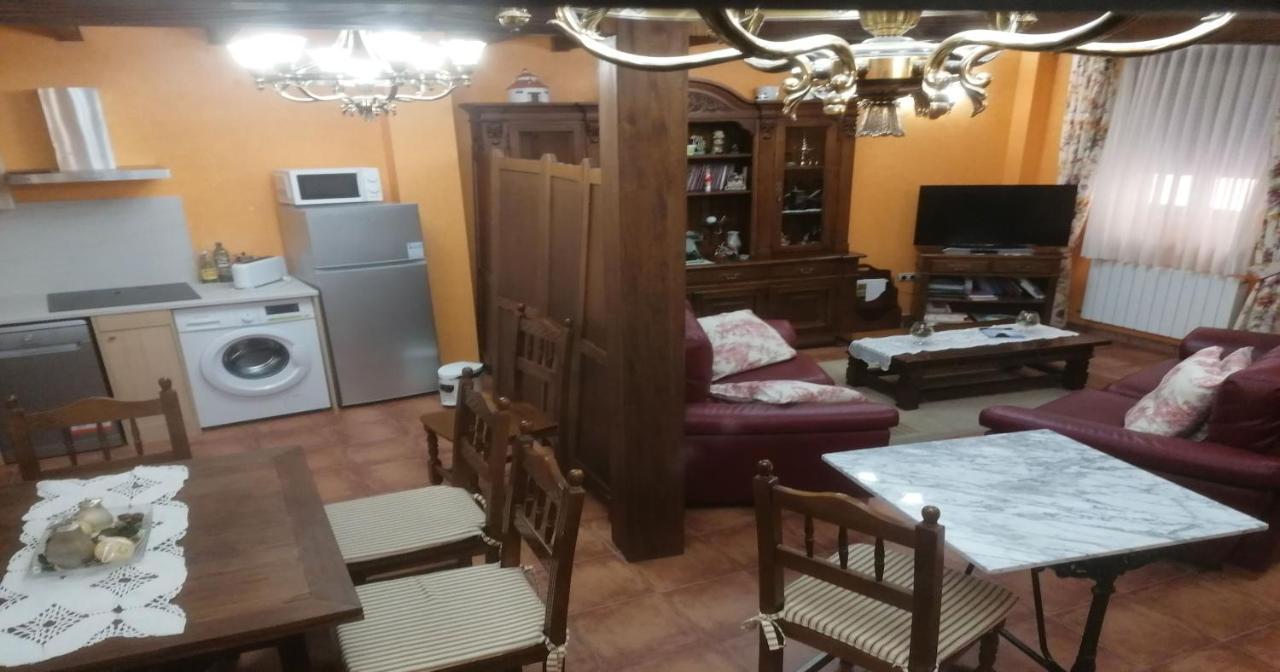 Apartamentos Turisticos Villa Y Corte Ampudia Dış mekan fotoğraf