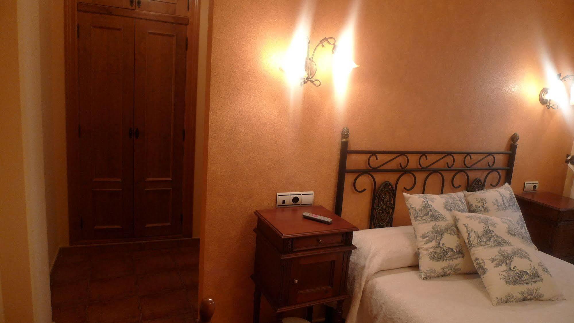 Apartamentos Turisticos Villa Y Corte Ampudia Dış mekan fotoğraf