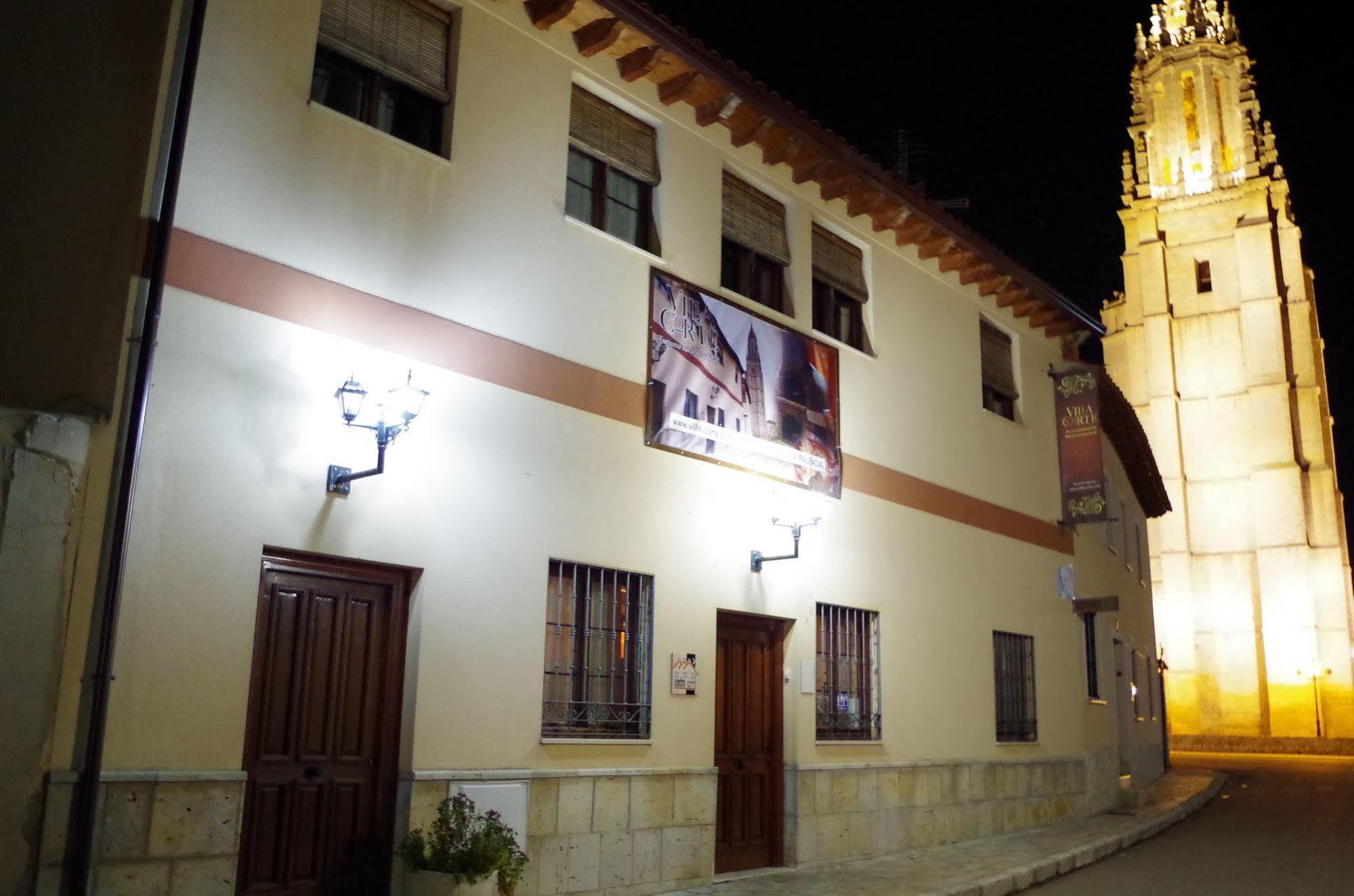 Apartamentos Turisticos Villa Y Corte Ampudia Dış mekan fotoğraf