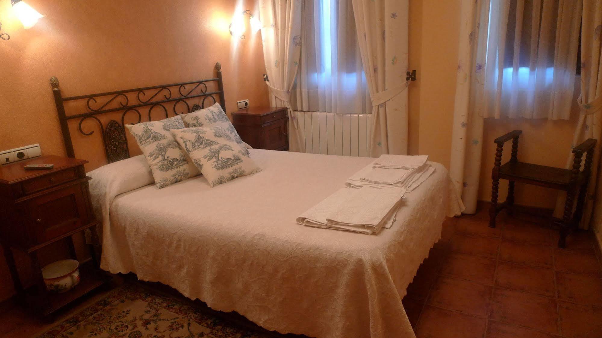 Apartamentos Turisticos Villa Y Corte Ampudia Dış mekan fotoğraf
