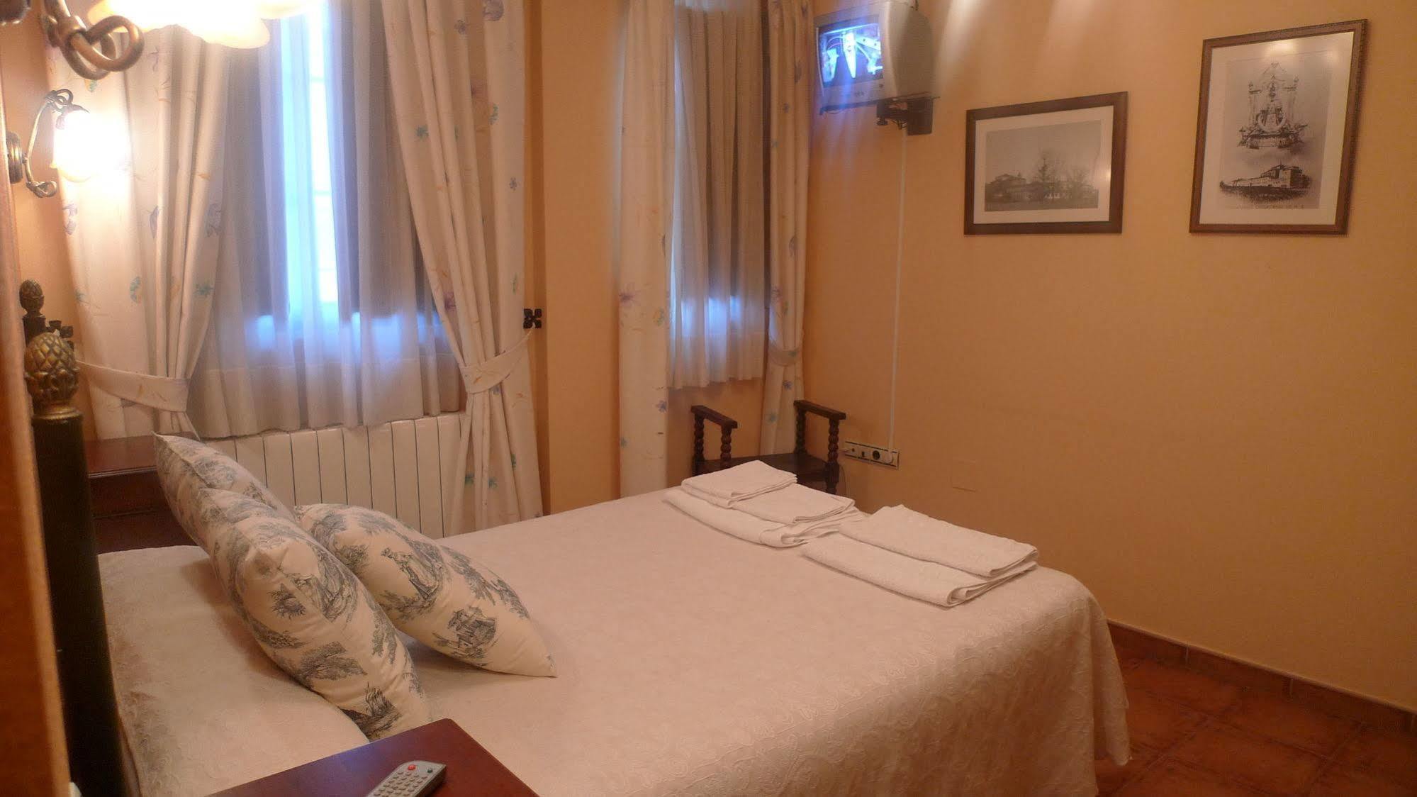 Apartamentos Turisticos Villa Y Corte Ampudia Dış mekan fotoğraf